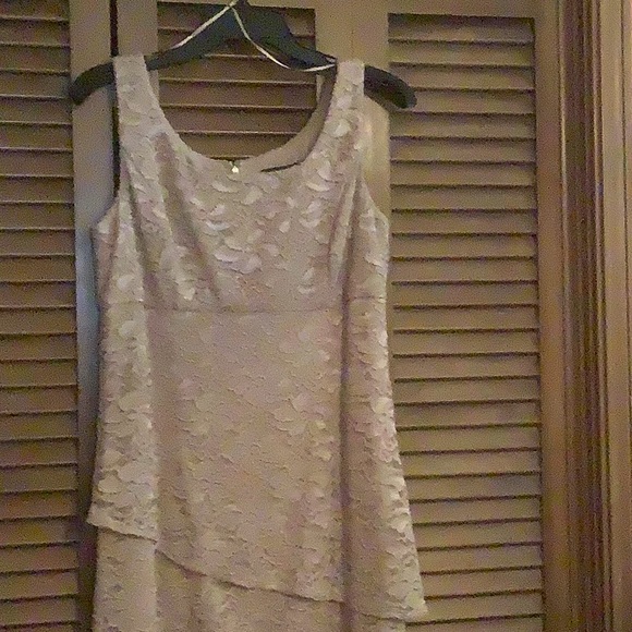 Lacy, Tiered, Mother of the bride dress or formal - Picture 3 of 4